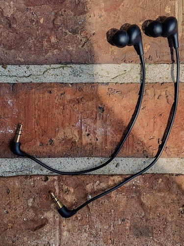 quest-in-ear-headphones-2-Large